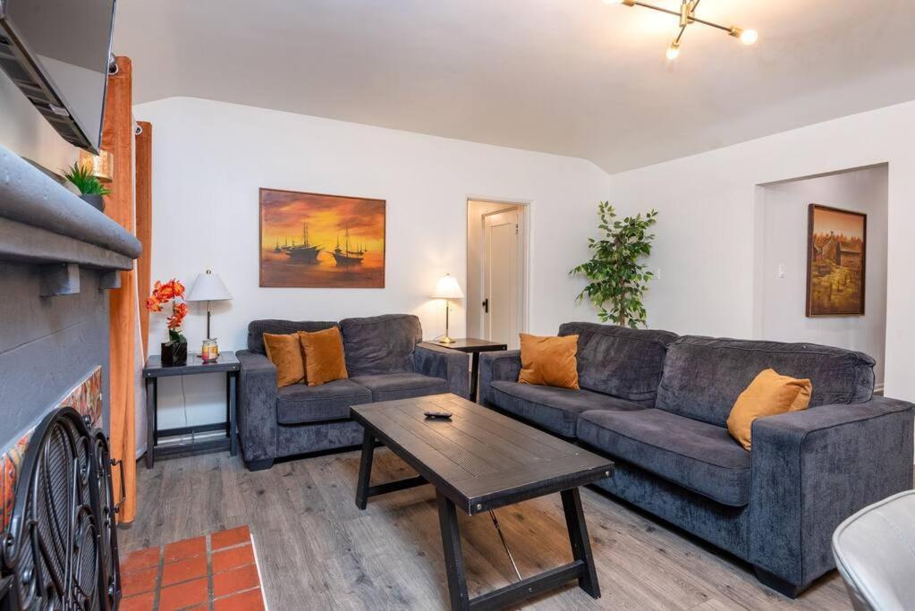 Chic And Spacious 3Br Gem In Central La ロサンゼルス エクステリア 写真