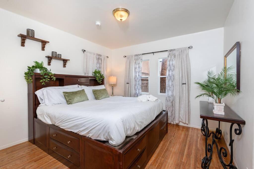 Chic And Spacious 3Br Gem In Central La ロサンゼルス エクステリア 写真